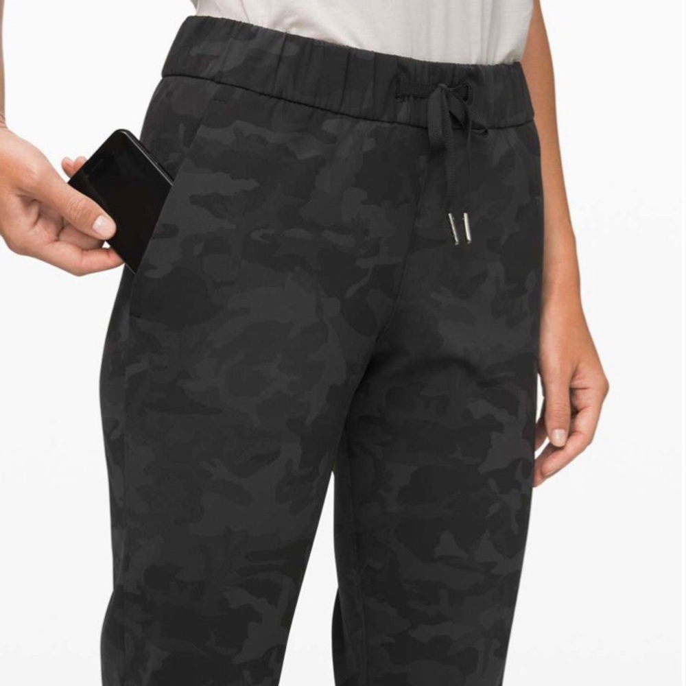 NWOT lululemon pants size 4 - on the fly pants (?)